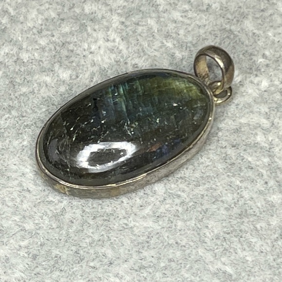 Labradorite Pendant - Picture 3 of 3